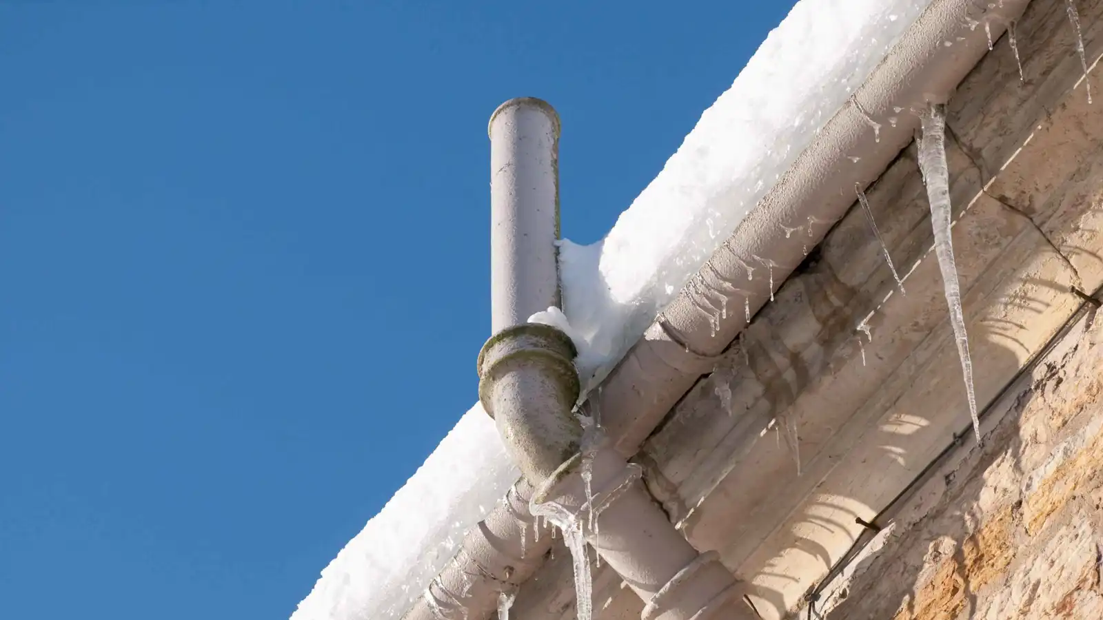 شقة تتحول إلى قصر جليدي بعد أن أوقف المستأجر التدفئة لتوفير المال