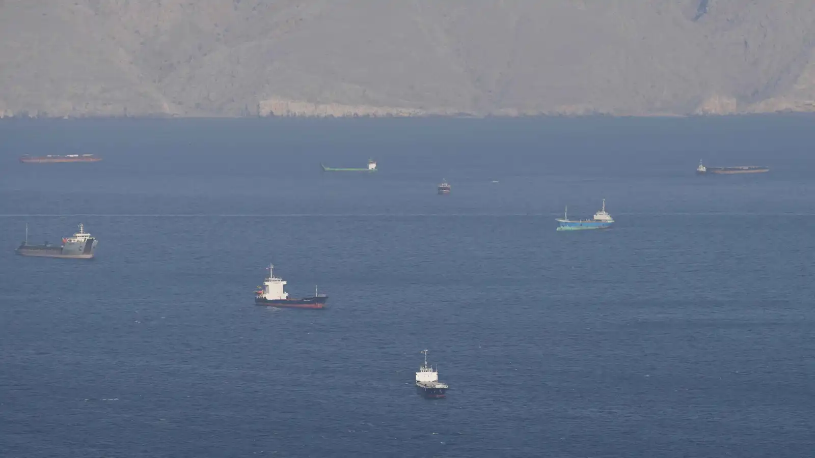 "جنائي وغير قانوني".. إيران تندد بالحصار البحري الأمريكي