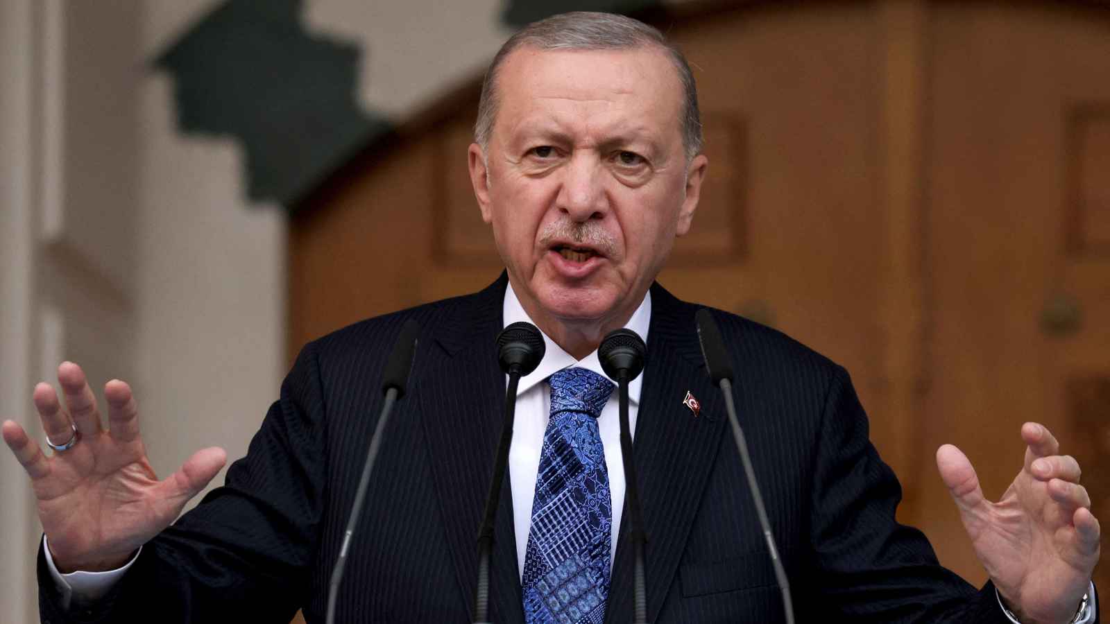 أردوغان يدعو واشنطن إلى مراجعة قرار منع تأشيرات السلطة الفلسطينية