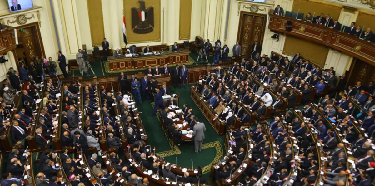 البرلمان المصري يوافق على قانون الخدمة المدنية