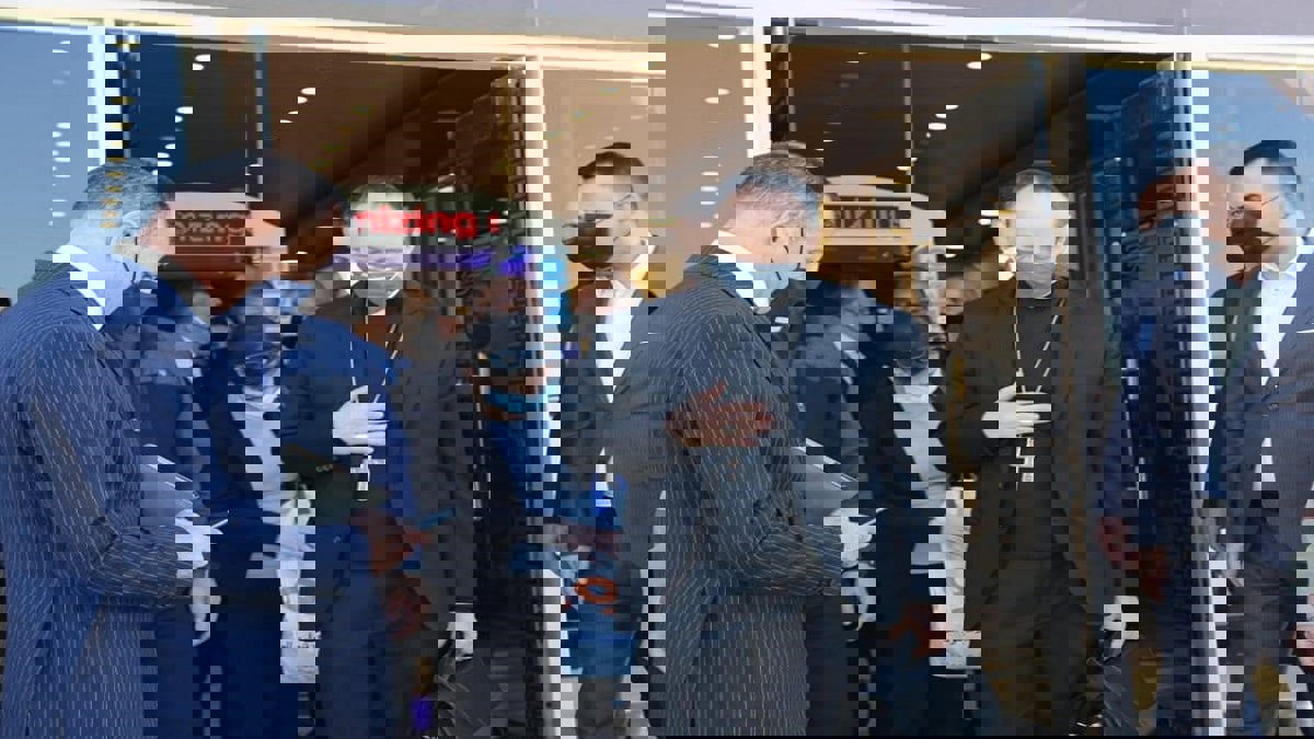 وفد من الفاتيكان في النجف تحضيرا لزيارة البابا إلى العراق