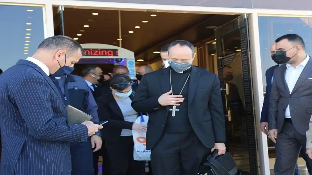 وفد من الفاتيكان في النجف تحضيرا لزيارة البابا إلى العراق