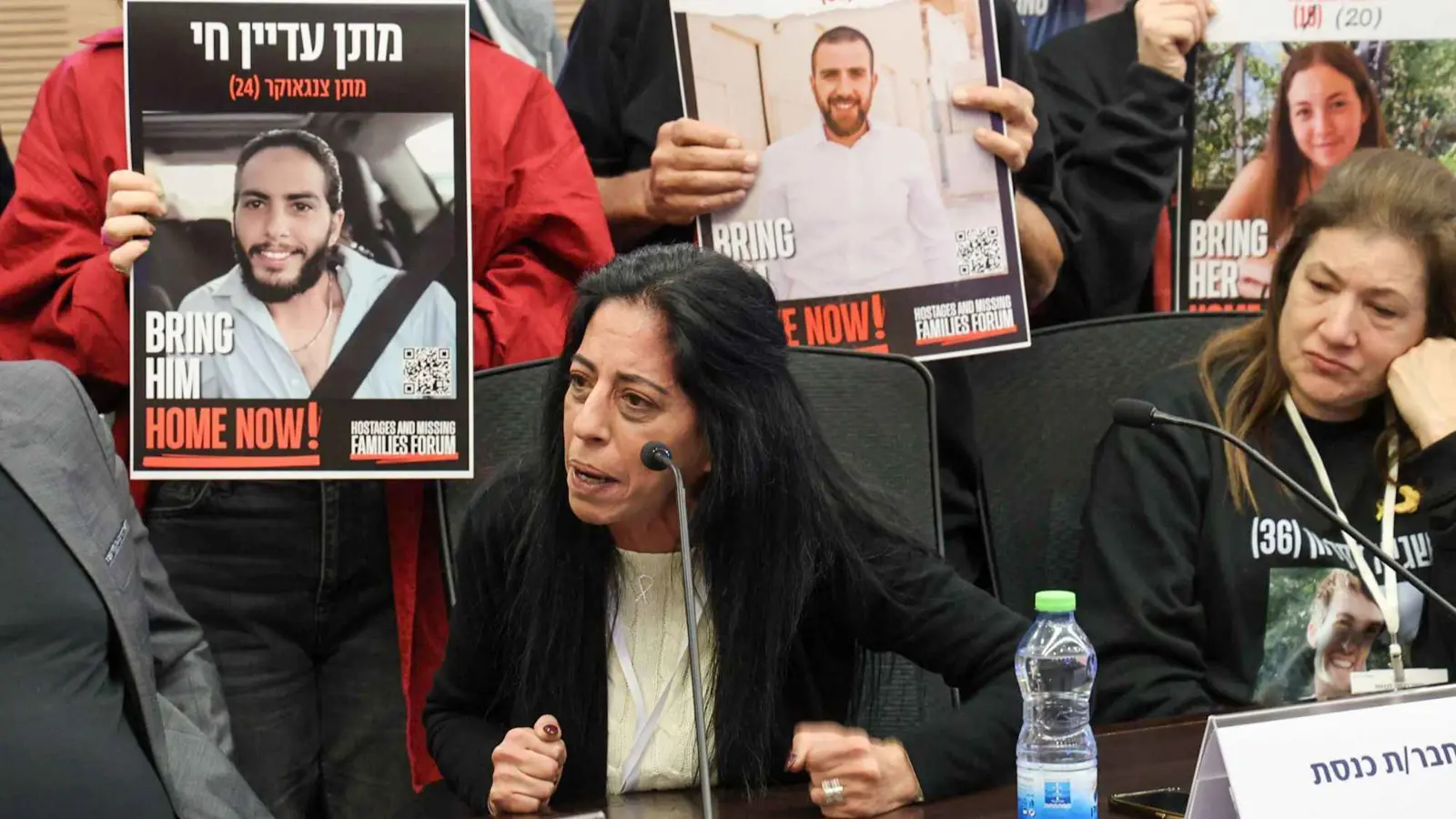 دعت "الاحتياط" للعصيان.. والدة أسير في غزة تحذر من خطر توسيع الحرب