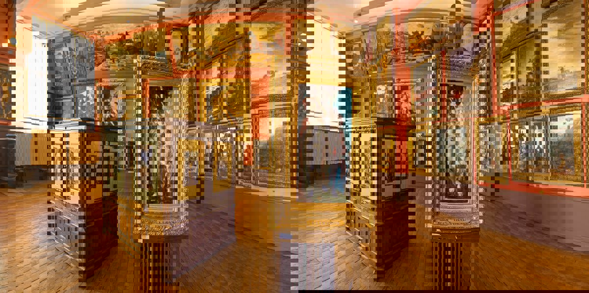 الذكاء الاصطناعي أحدث طريقة لجذب الشباب إلى المتاحف الفرنسية 