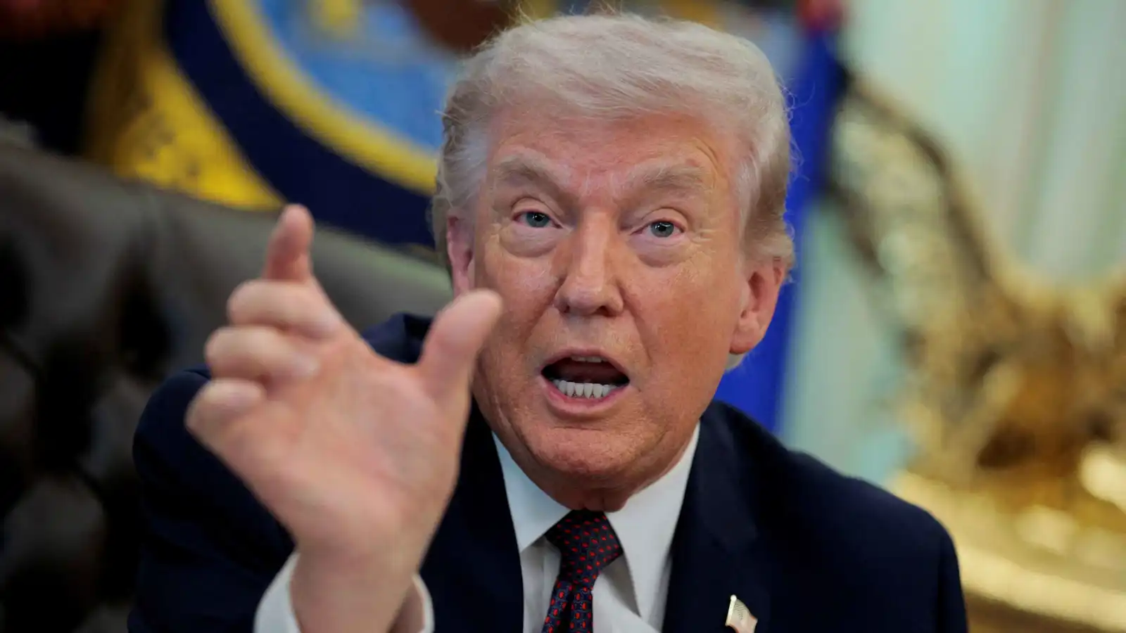 ترامب يكشف عن "تغيير كامل" في النظام الإيراني ويعلن موعد "الرحيل"