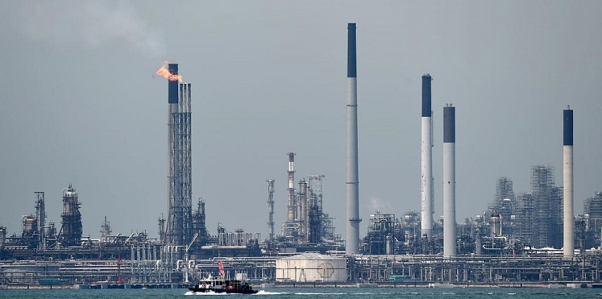 النفط يرتفع وسط توقعات بانخفاض المخزونات الأمريكية