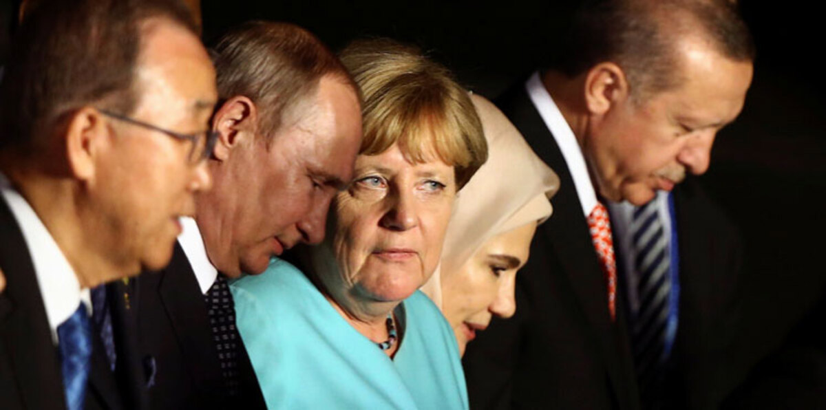 سمكة عملاقة تباغت زعماء قمة العشرين خلال مأدبة عشاء