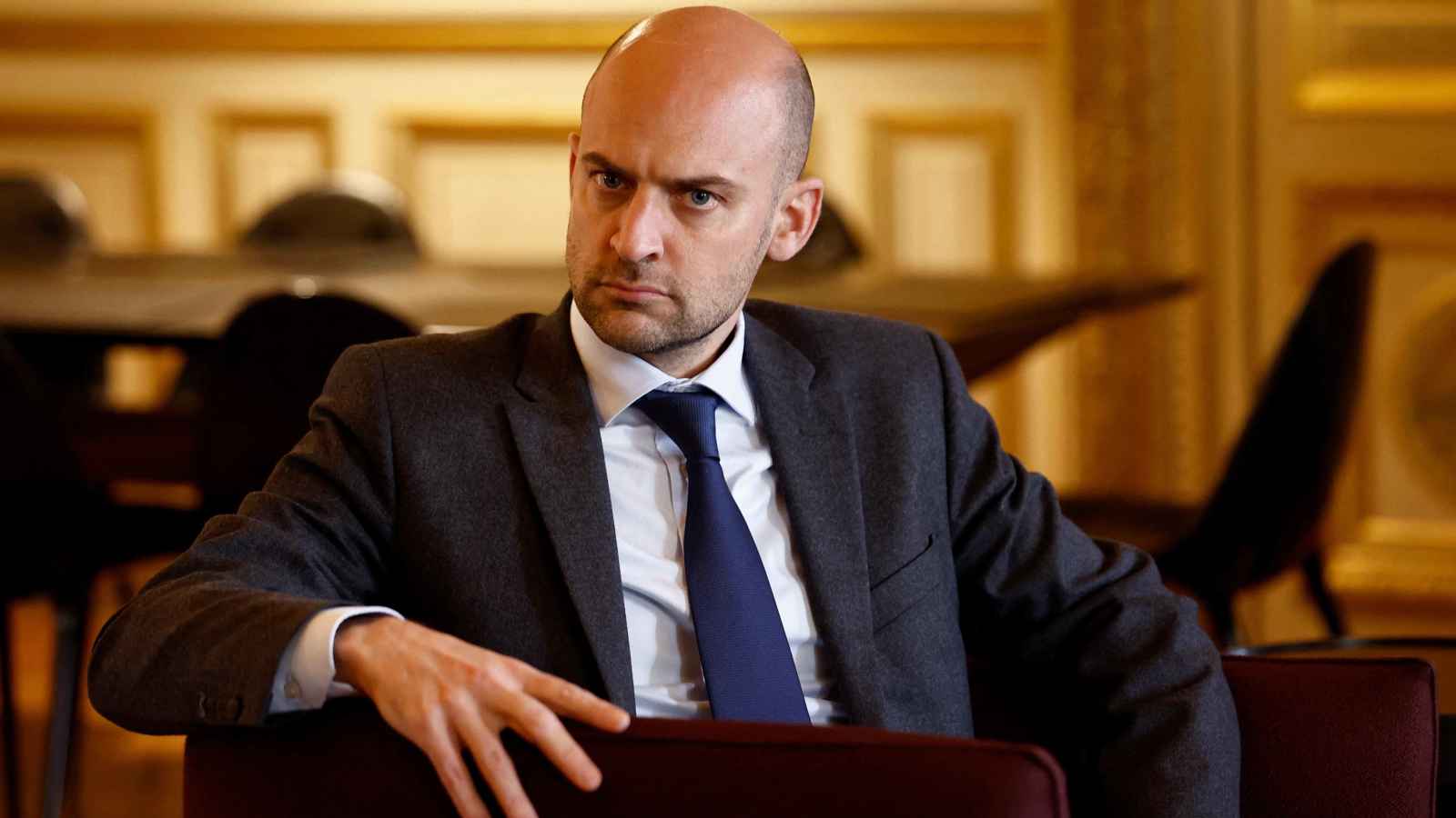 باريس تلوح برد "حازم".. الجزائر وفرنسا إلى "دوامة دبلوماسية" جديدة