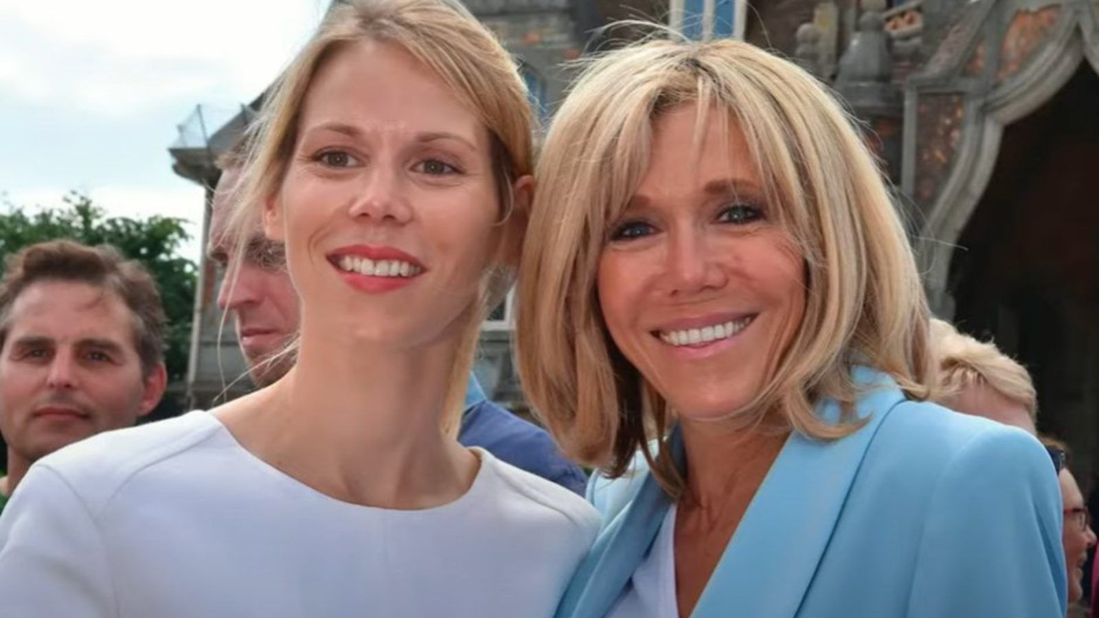 ابنة سيدة فرنسا الأولى تدخل علاقة رومانسية مع خصم الرئيس