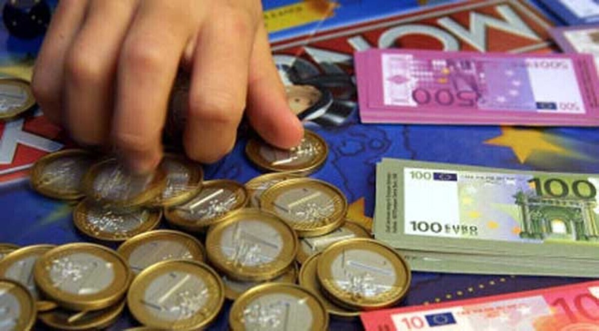 أوراق لعبة "مونوبولي" تشتري مجوهرات بـ 6 مليون يورو