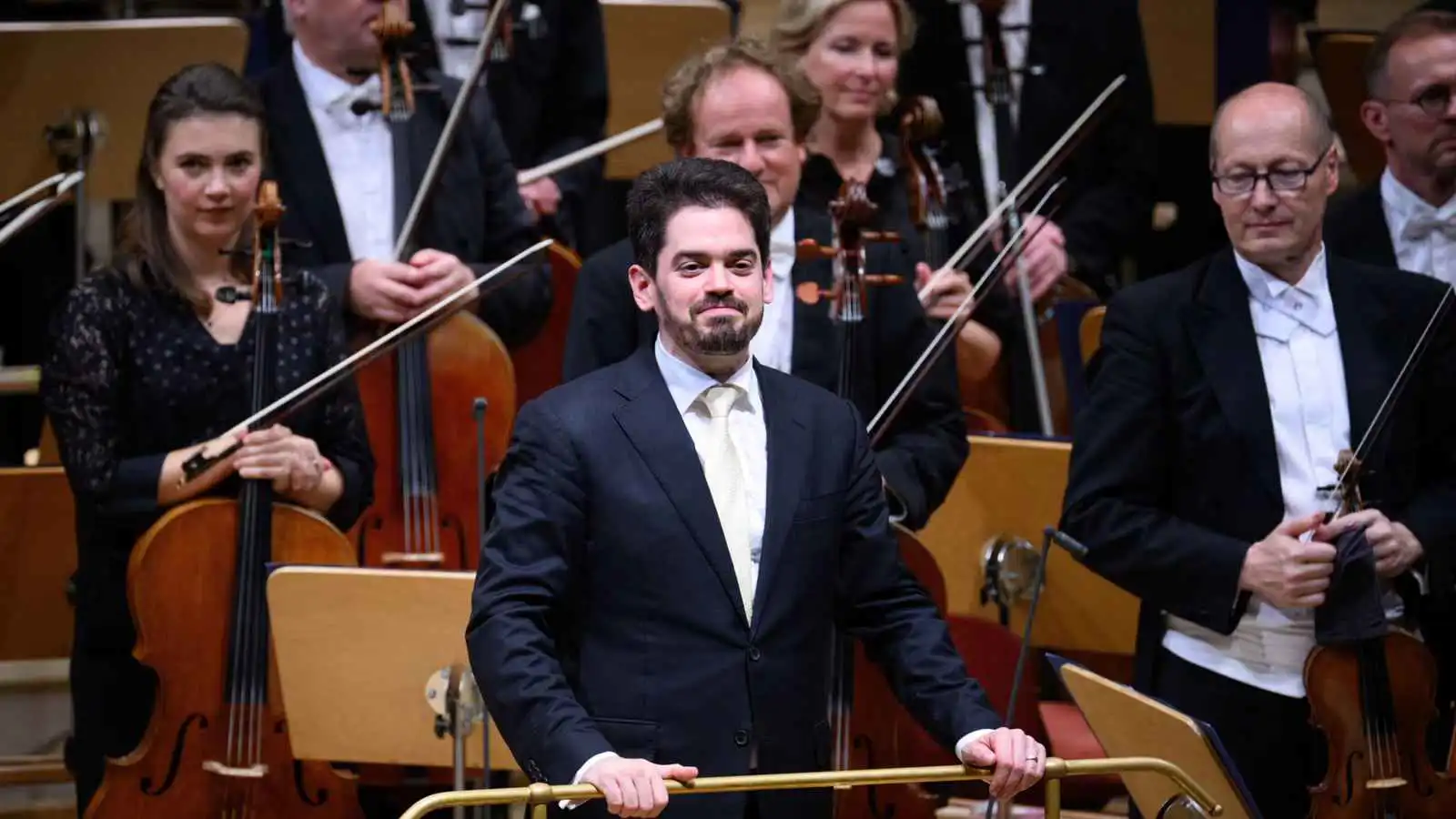 احتجاجات مؤيدة لفلسطين توقف حفلا بقيادة مايسترو إسرائيلي في فيينا (فيديو)