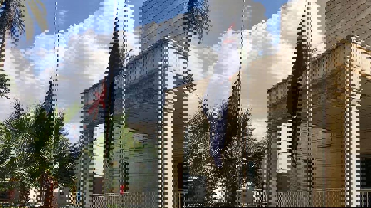 تفجير يستهدف موكب سيارات للسفارة الأسترالية وسط بغداد