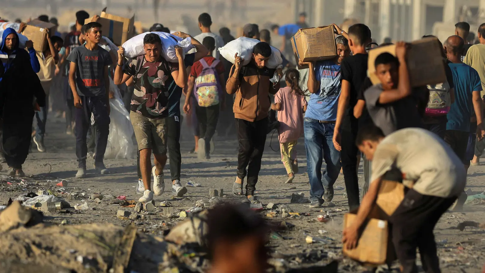 بين مراكز المساعدات والعمليات العسكرية.. الموت يلاحق الغزيين في أماكن النزوح