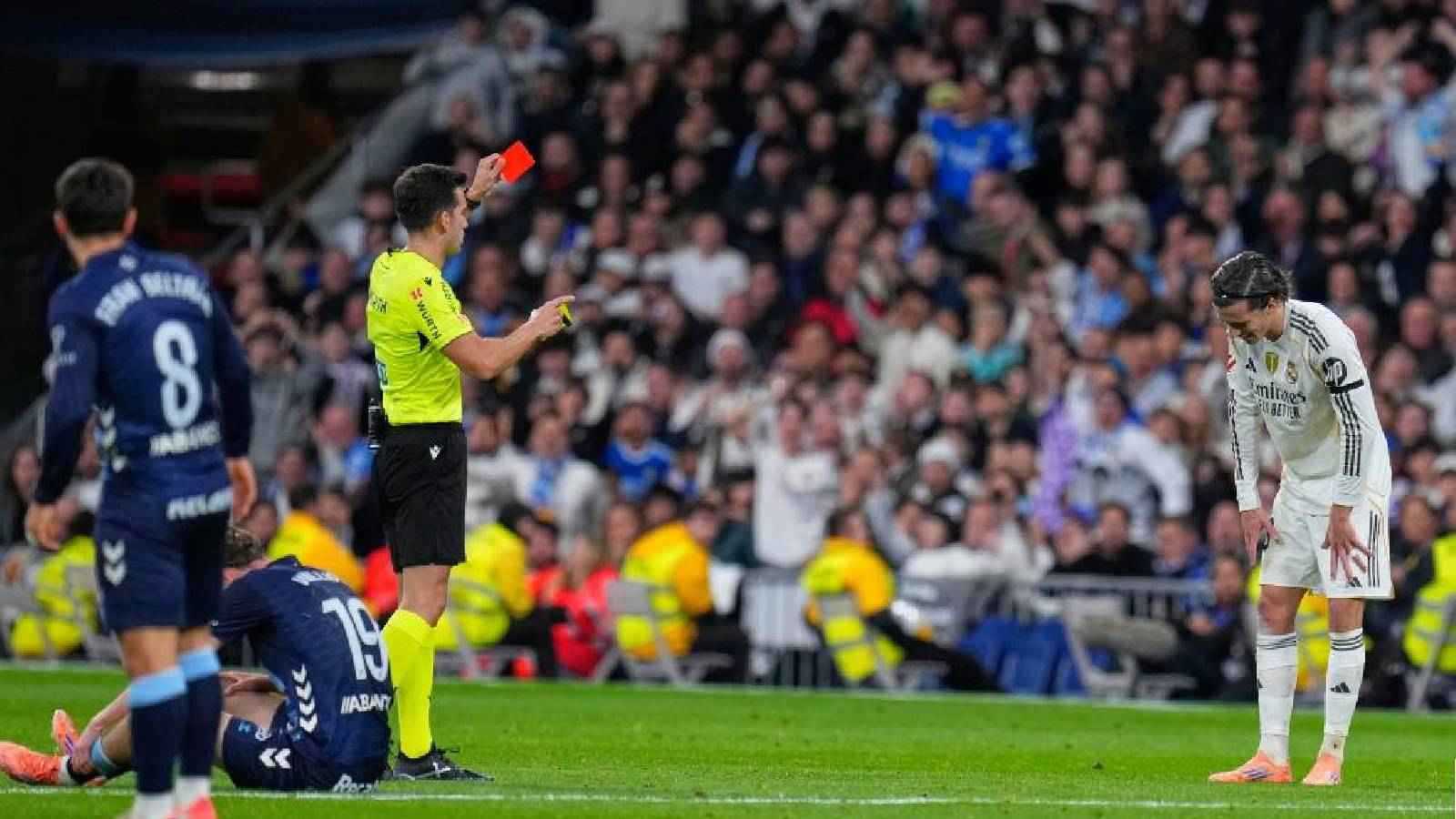 طرده مباشرة.. الكلمة التي فجرت غضب الحكم تجاه نجم ريال مدريد 