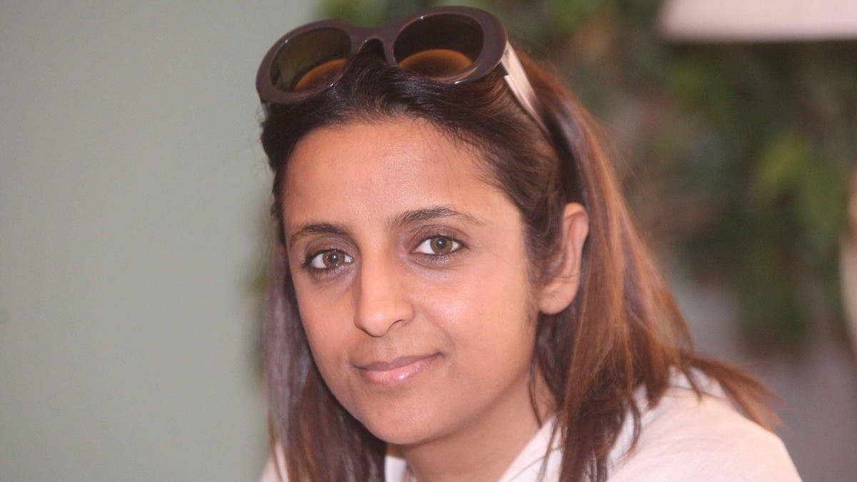 الكاتبة الكويتية هبة حمادة تكشف حقيقة خلافها مع بشار الشطي بعد انسحابه من "دفعة بيروت"