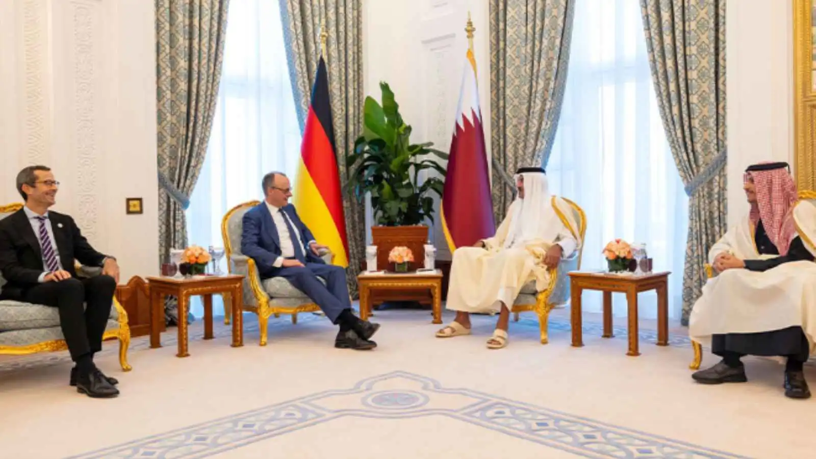 المستشار الألماني "قلق" إزاء تصعيد الصراع مع إيران