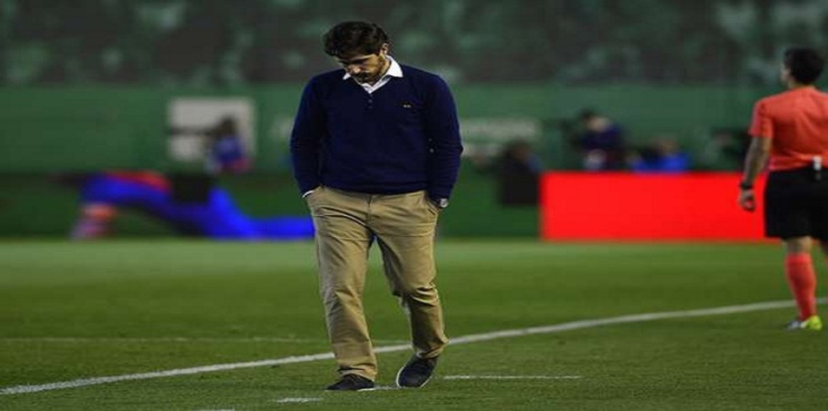 ريال بيتيس يقيل مدربه بعد ضمان البقاء في الليغا