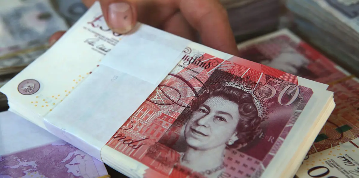 الإسترليني يصعد لأعلى مستوى في 3 أسابيع أمام الدولار