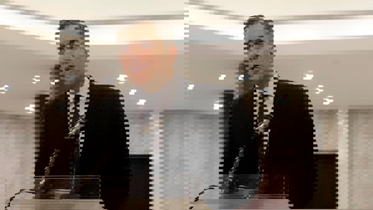 "الغارديان:" إيران لن تسمح بتشكيل حكومة لبنانية قبل الانتخابات الأمريكية