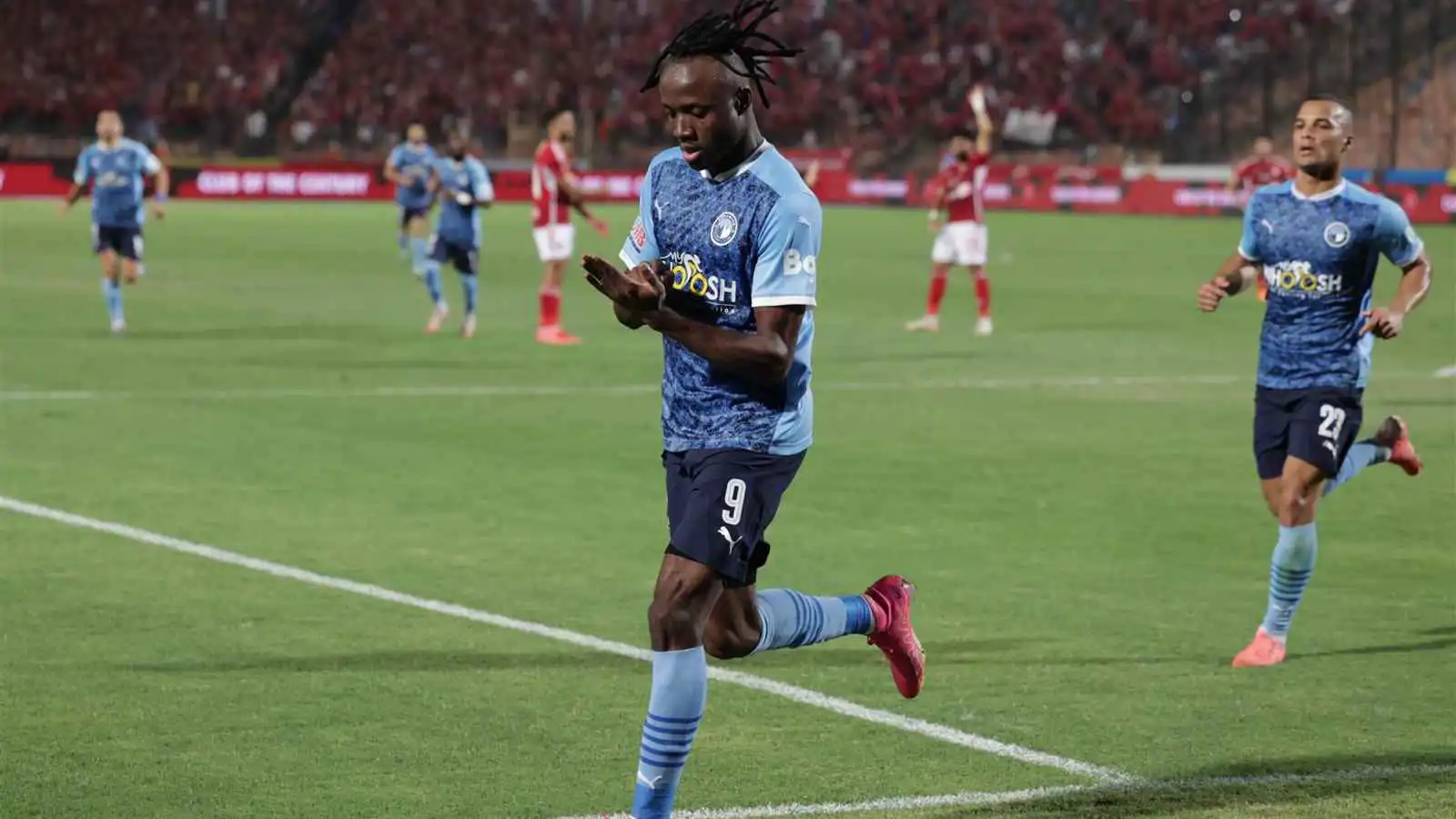 مفاجأة.. ترشيح مدرب الأهلي السابق لقيادة بيراميدز