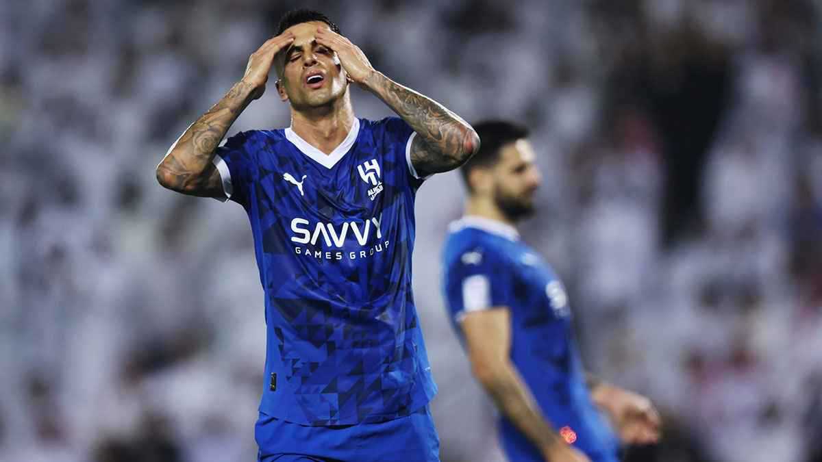 بقميص فريق آخر.. كانسيلو يثير غضب جماهير الهلال السعودي (فيديو)