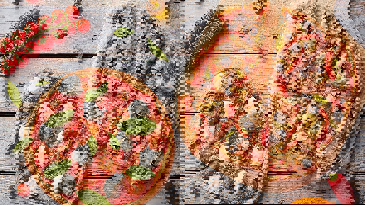 أطباق إيطالية.. معكرونة بطعم الديدان وبيتزا بمذاق النمل