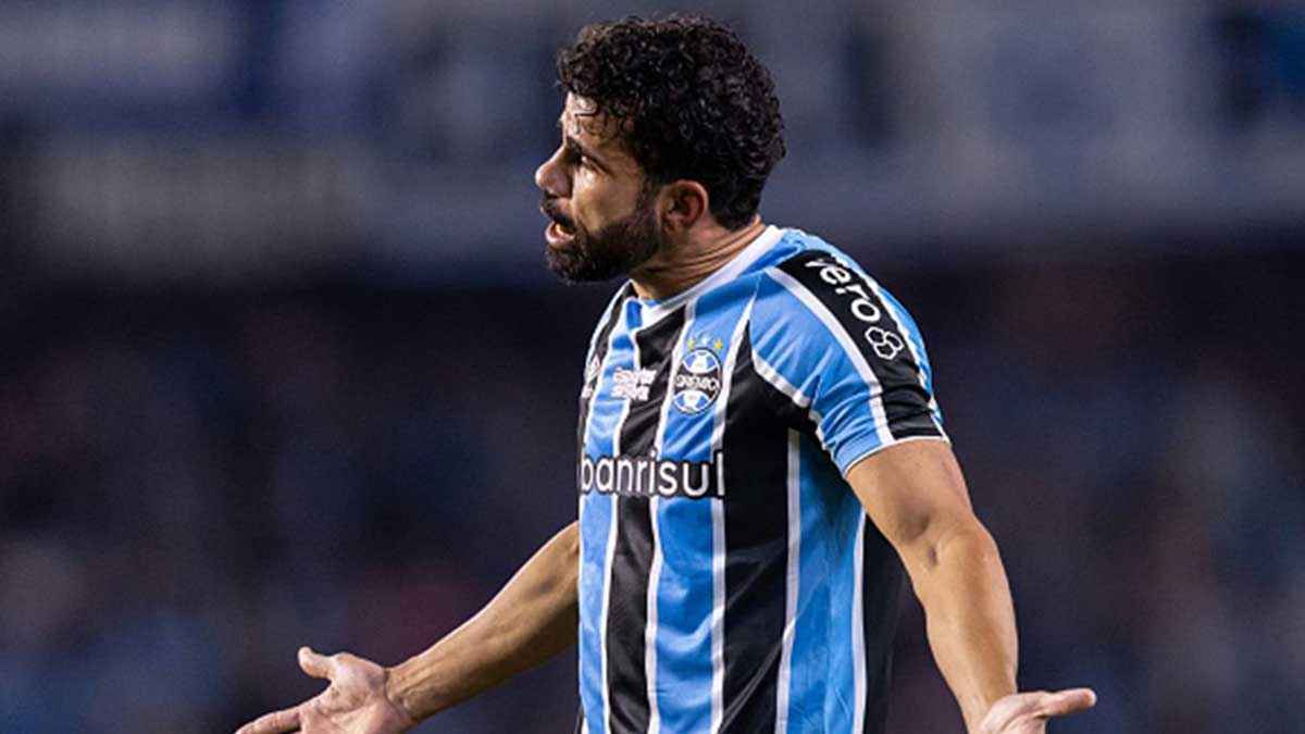 "لا يتغير أبدا".. دييغو كوستا يدخل في شجار عنيف ويطرد مع غريميو (فيديو)