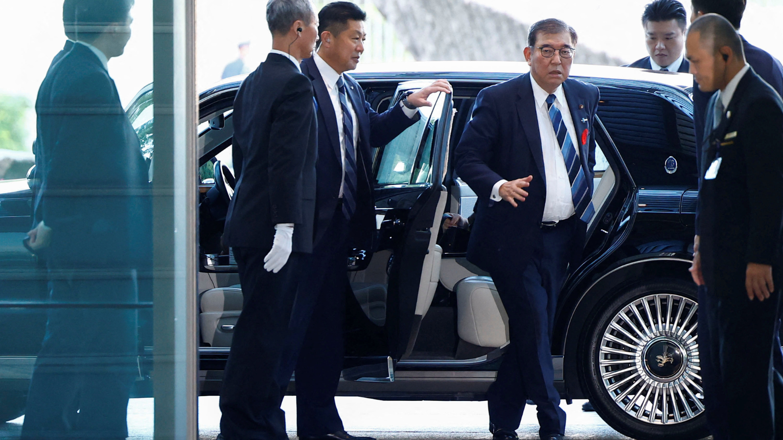 يريد بناء "علاقة شخصية" معه.. رئيس وزراء اليابان يلتقي ترامب