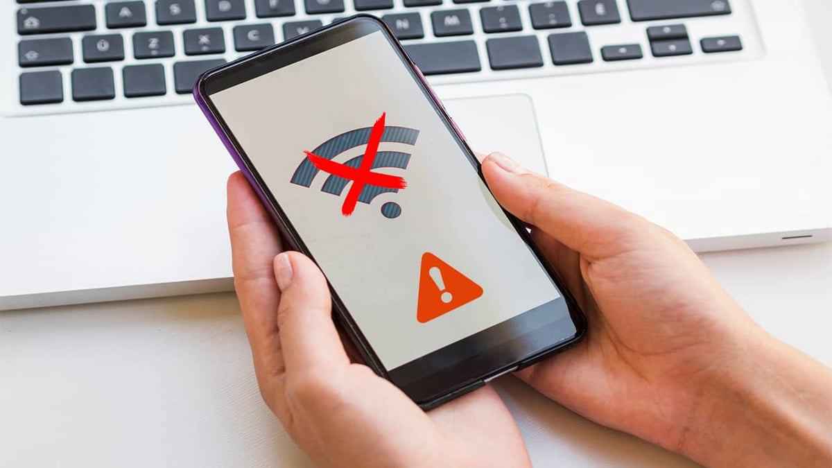 طهران بلا إنترنت.. الحكومة الإيرانية تتعهد بإعادة الخدمة سريعاً