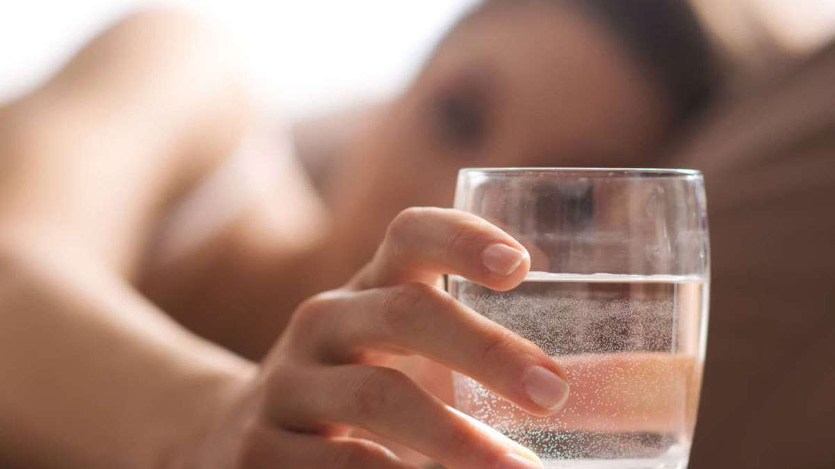 منها علاج الإمساك.. تعرف على الفوائد الصحية لشرب الماء الدافئ