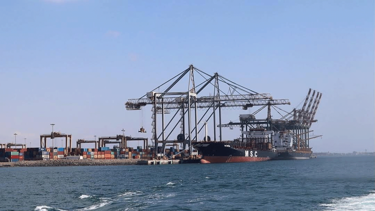 "موانئ عدن" تطالب الرئيس هادي بالتدخل لوقف إغلاقها من قبل محتجين