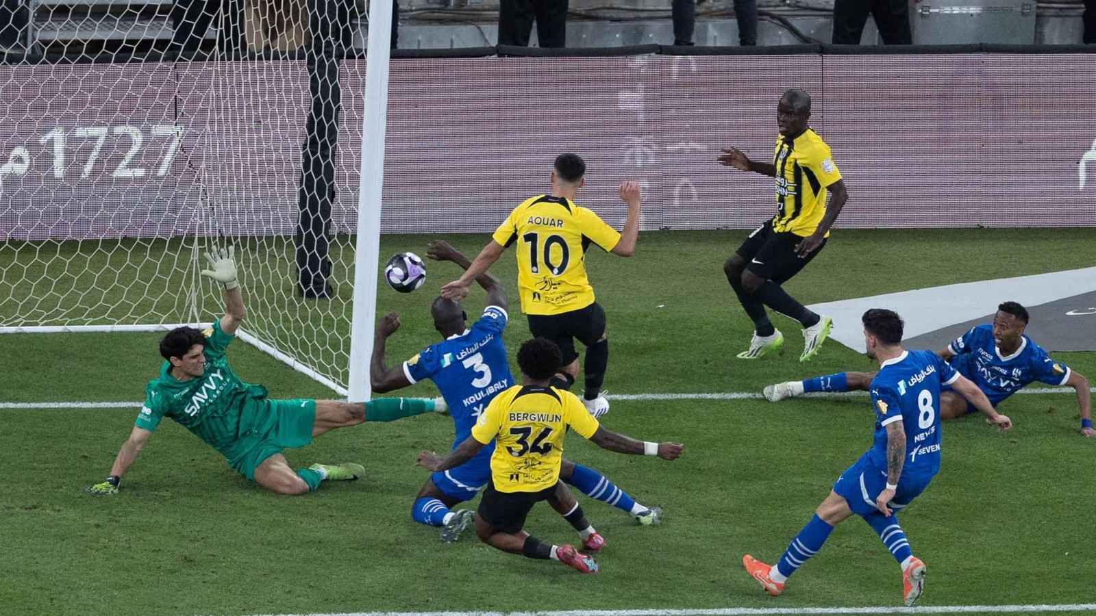 صراع "الغلاكتيكوس".. 8 نجوم يحددون الفائز في كلاسيكو الهلال والاتحاد 