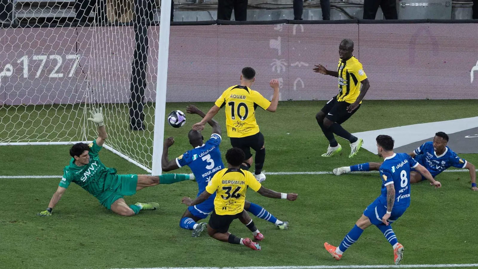 صراع "الغلاكتيكوس".. 8 نجوم يحددون الفائز في كلاسيكو الهلال والاتحاد