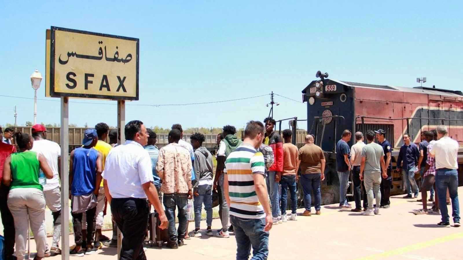 بعد إعادة 10 آلاف مهاجر.. هل نجحت تونس في احتواء أزمة الهجرة غير النظامية؟