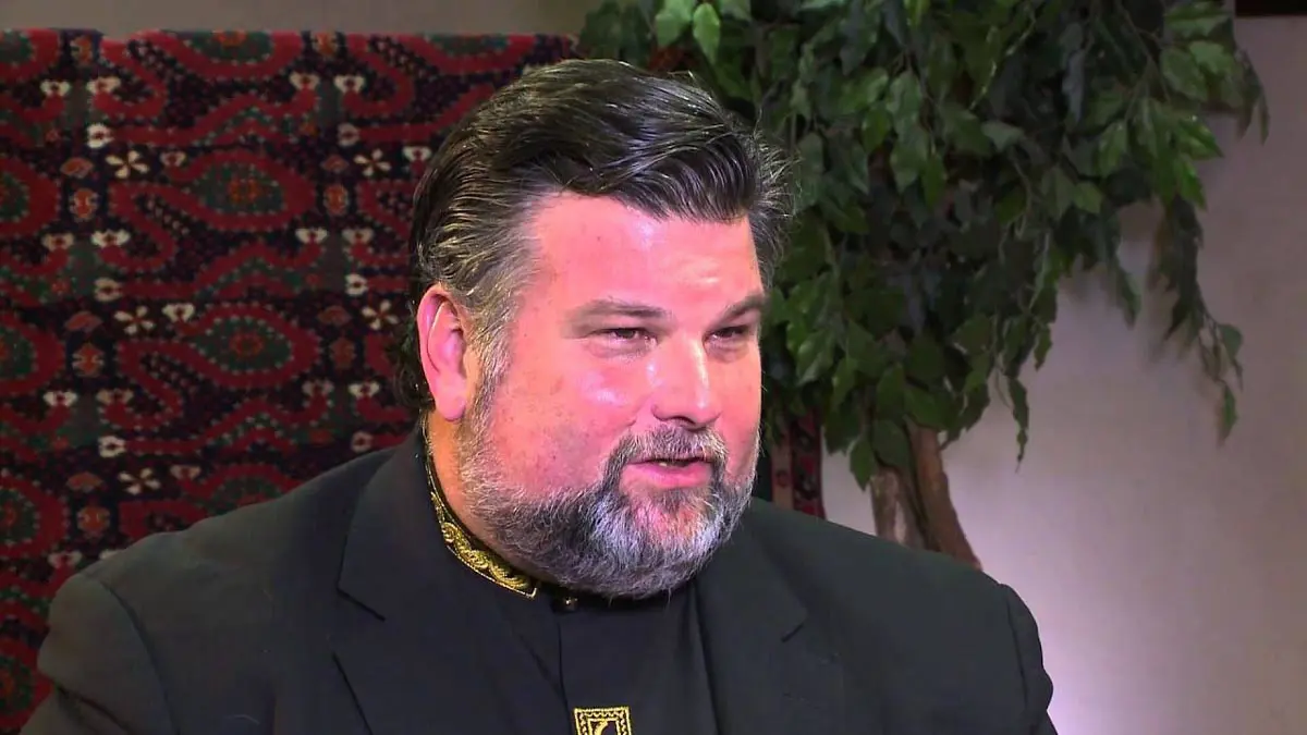 انتحار قس أمريكي شهير بعد اتهامه باغتصاب قاصر 100 مرة