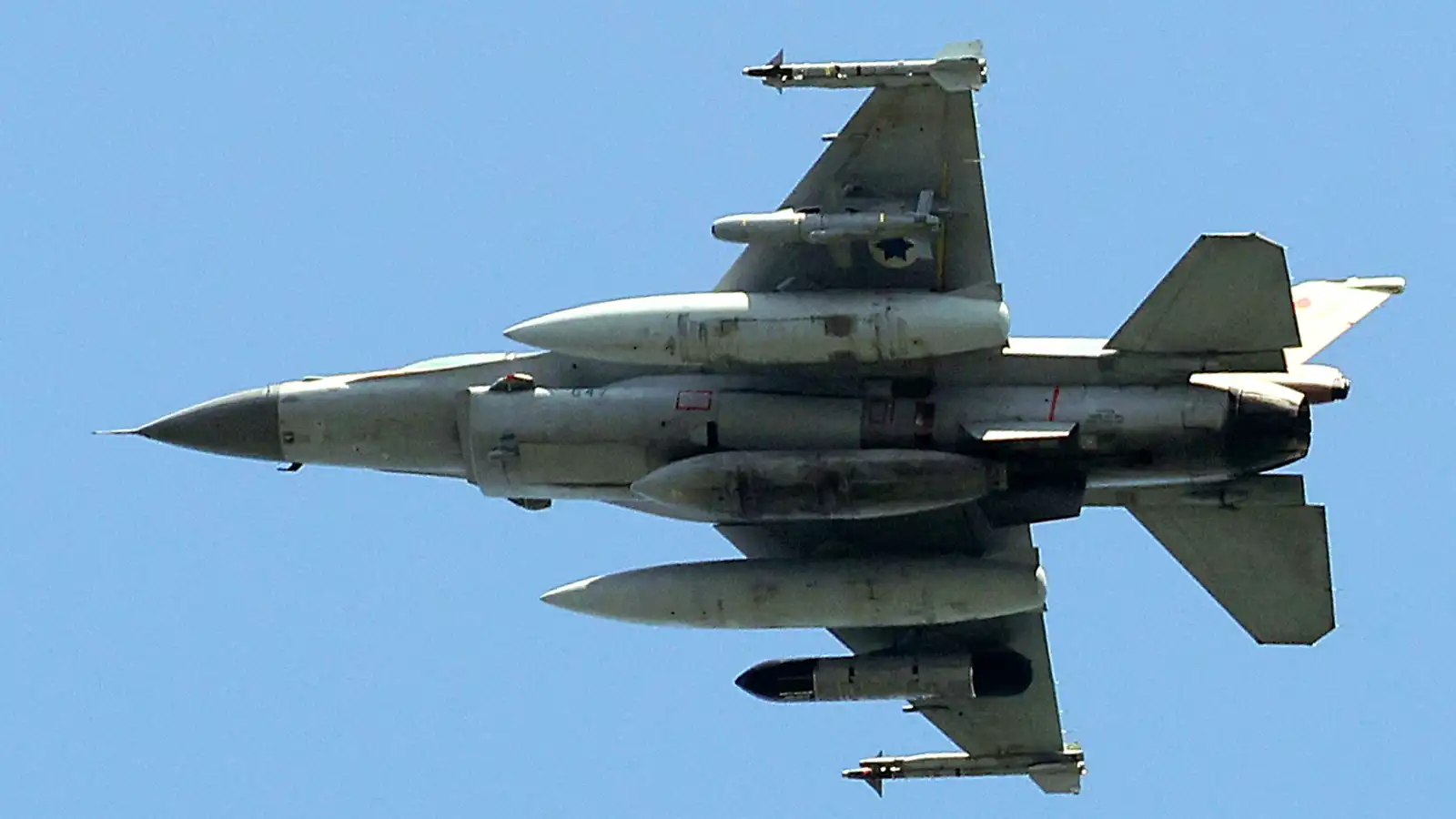 الجيش الإسرائيلي يستهدف مواقع جديدة لـ"حزب الله" في جنوب لبنان