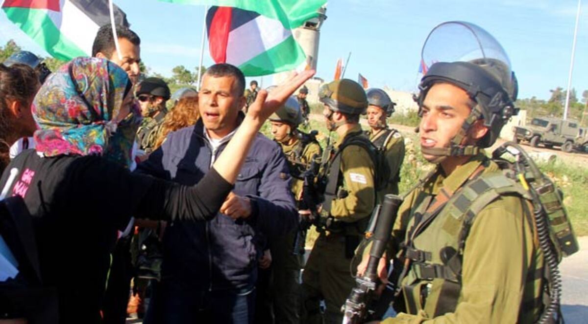 صور.. نشطاء قرية النبي صالح يكسرون القيد الإسرائيلي