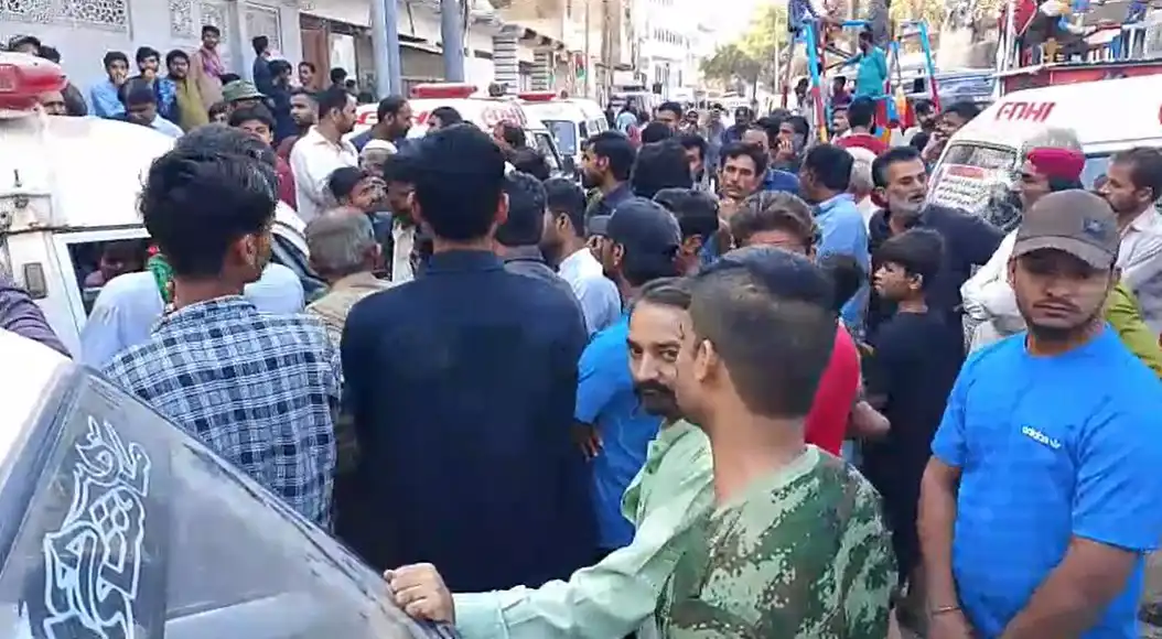 من موقع الانفجار