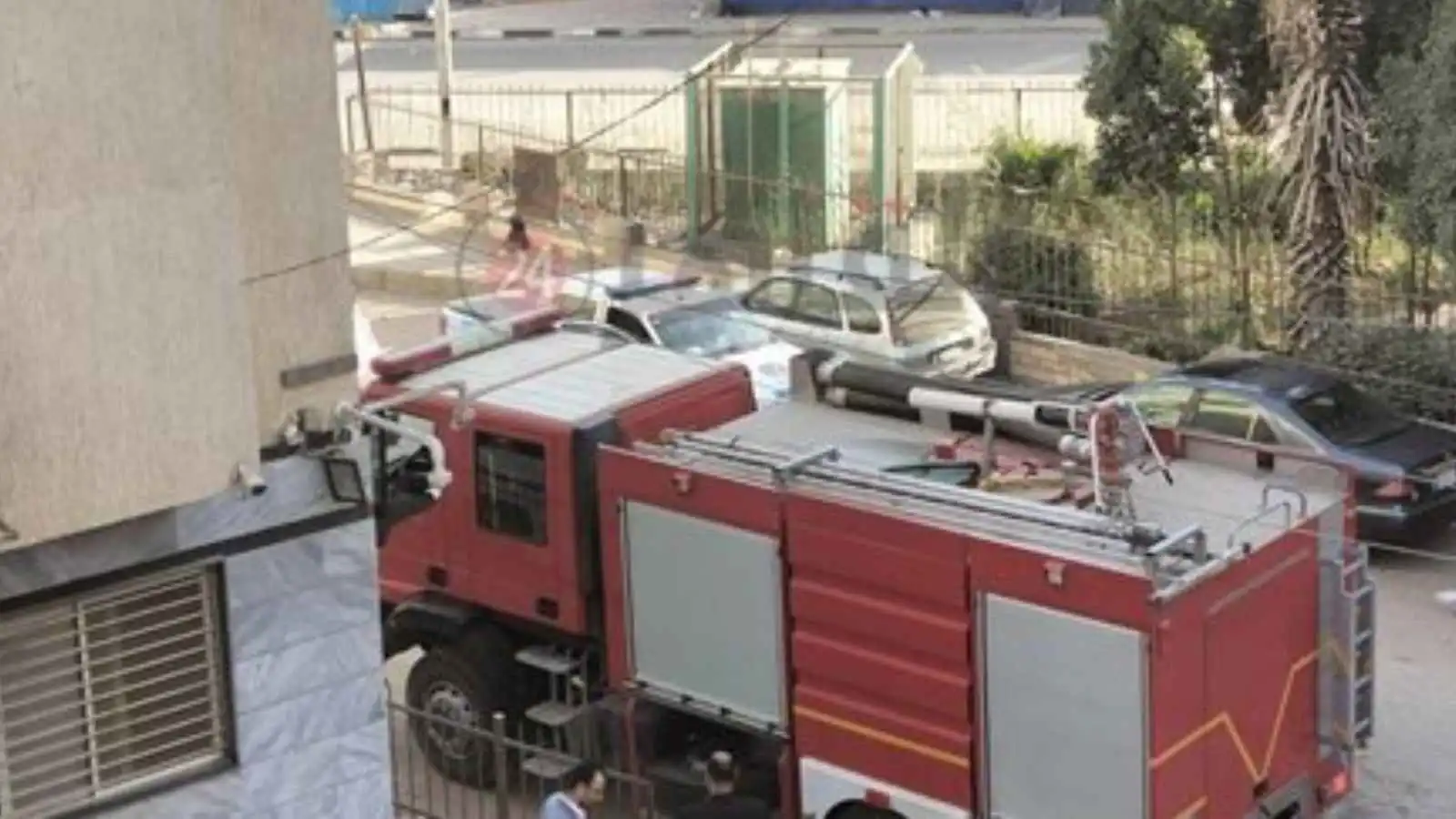 سيارة إطفاء في موقع الحريق