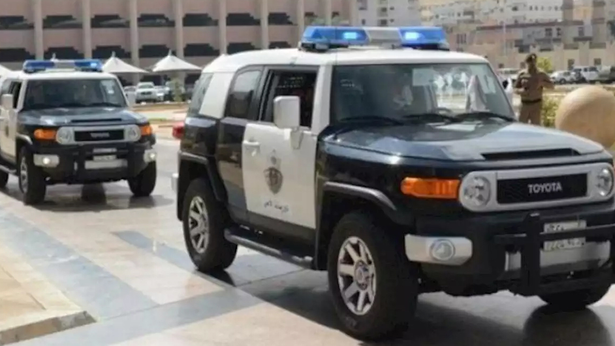 بالفيديو.. مشاجرة جماعية عنيفة في مكة والشرطة السعودية تتدخل