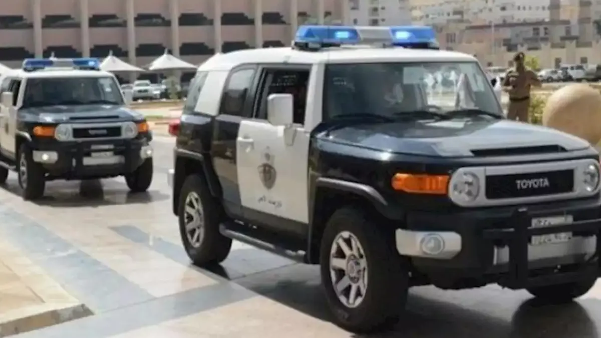 بالفيديو.. مشاجرة جماعية عنيفة في مكة والشرطة السعودية تتدخل