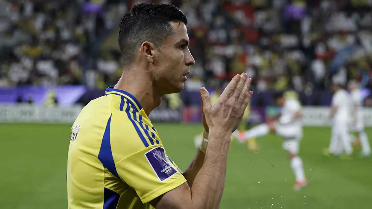 الصدى فاق التوقعات.. وزير الرياضة السعودي يكشف تأثير انضمام رونالدو إلى "روشن"