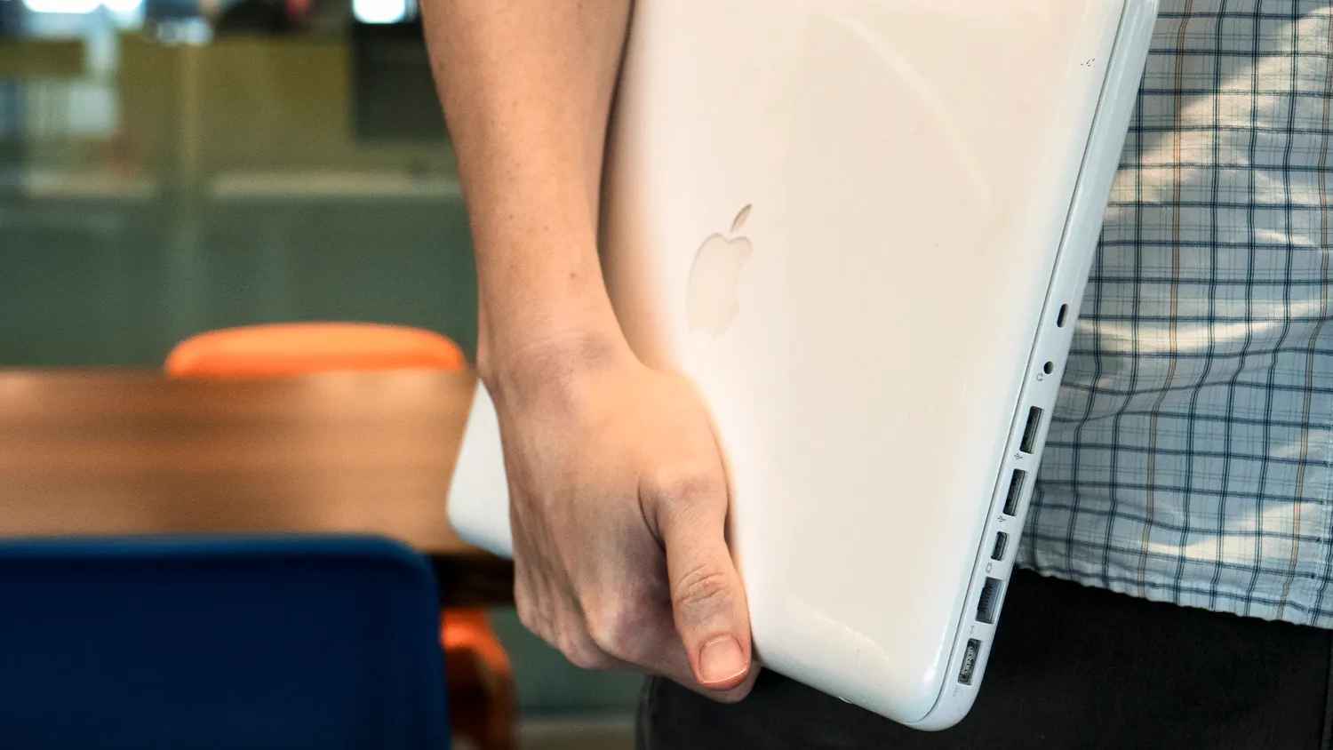 أبل: أيام أجهزة "ماك بوك" القديمة باتت معدودة