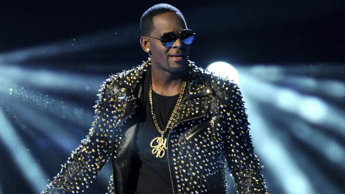 اعتقال المغني الأمريكي "آر. كيلي" بتهمة ارتكاب جرائم جنسية