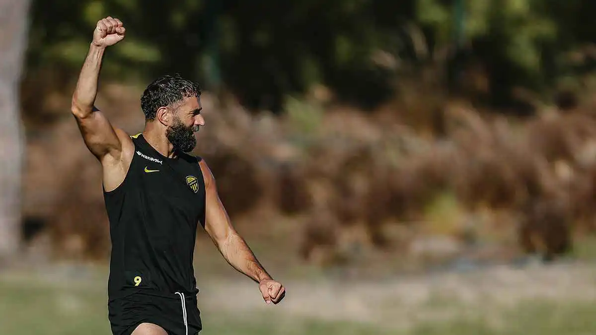 ورط نفسه في مشكلة كبرى.. تبعات خطيرة لأكبر أخطاء بنزيما مع الاتحاد السعودي