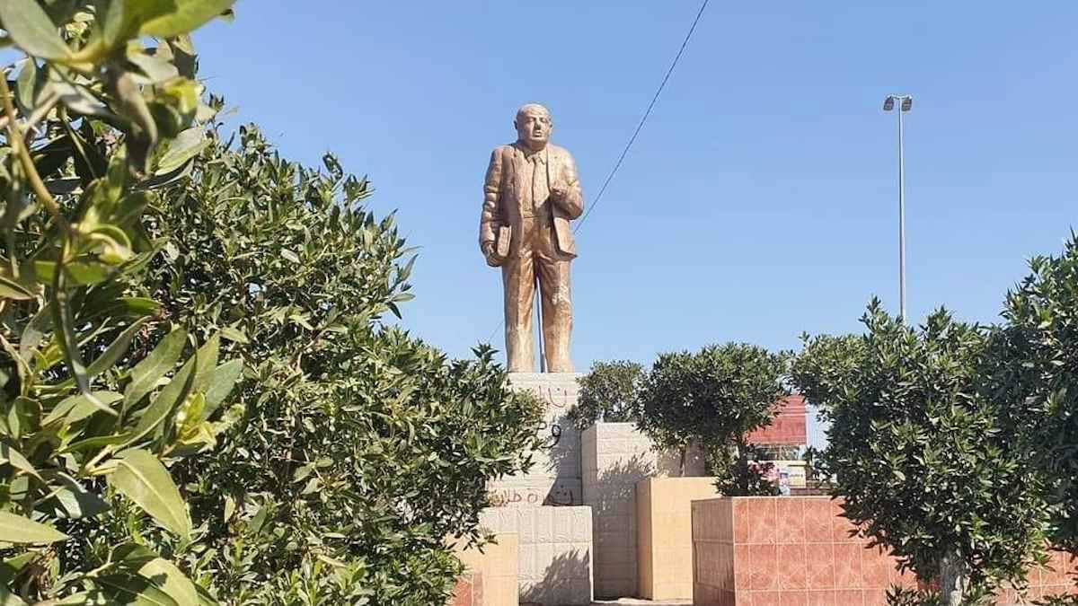 مفاجأة في أزمة هدم تمثال عالم لغة عربية في العراق