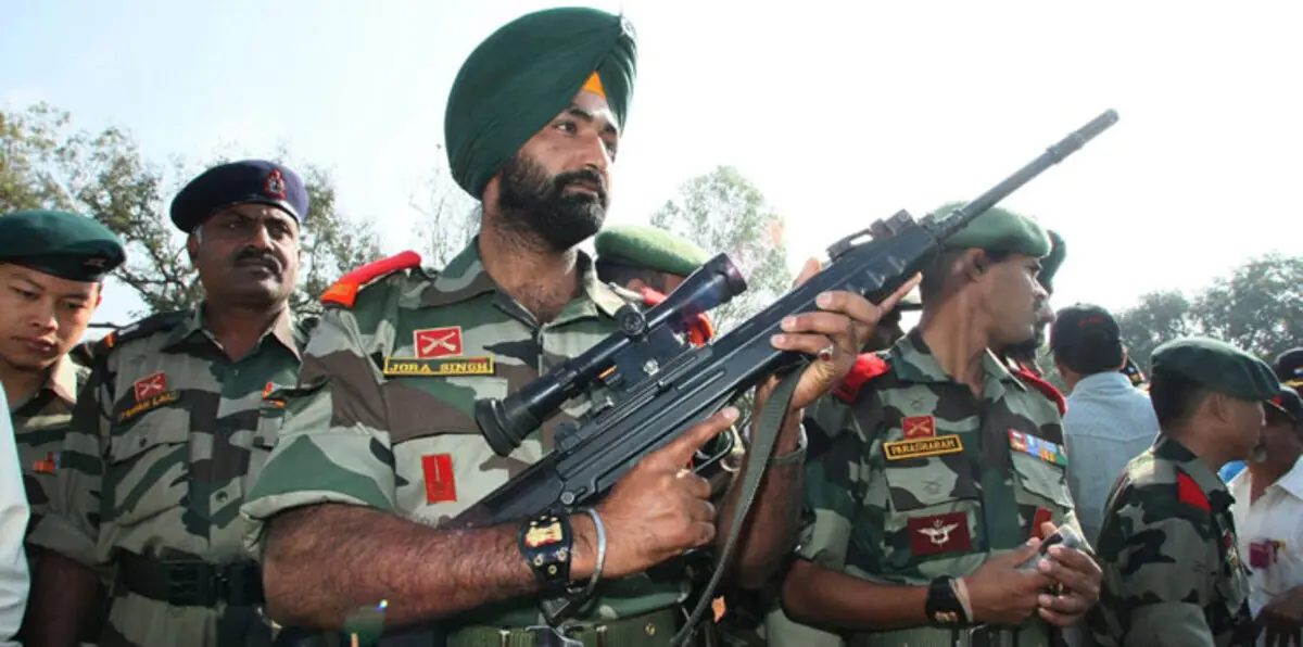 مسلحون يهاجمون قاعدة للقوات الجوية الهندية قرب حدود باكستان