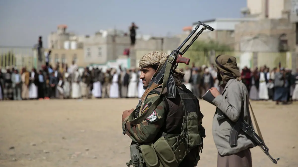 السعودية تجمد أموال وأصول 25 اسماً وكياناً متورطين بتمويل مليشيا الحوثي