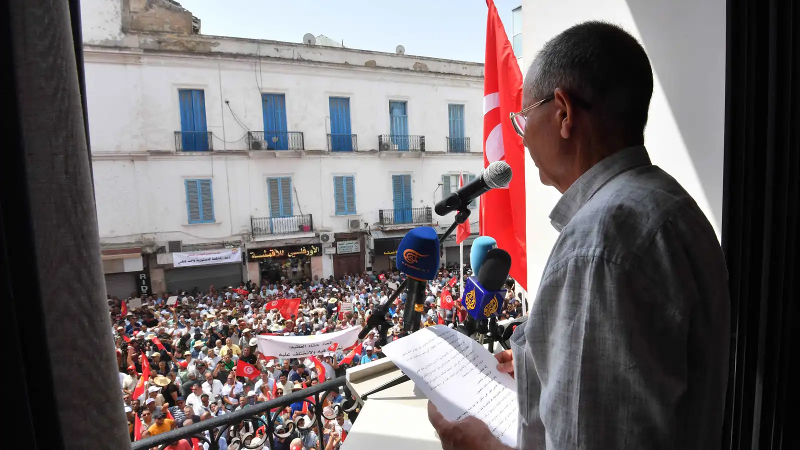 احتجاجات ودعوات للإصلاح.. الانقسام يتعمق داخل اتحاد الشغل التونسي