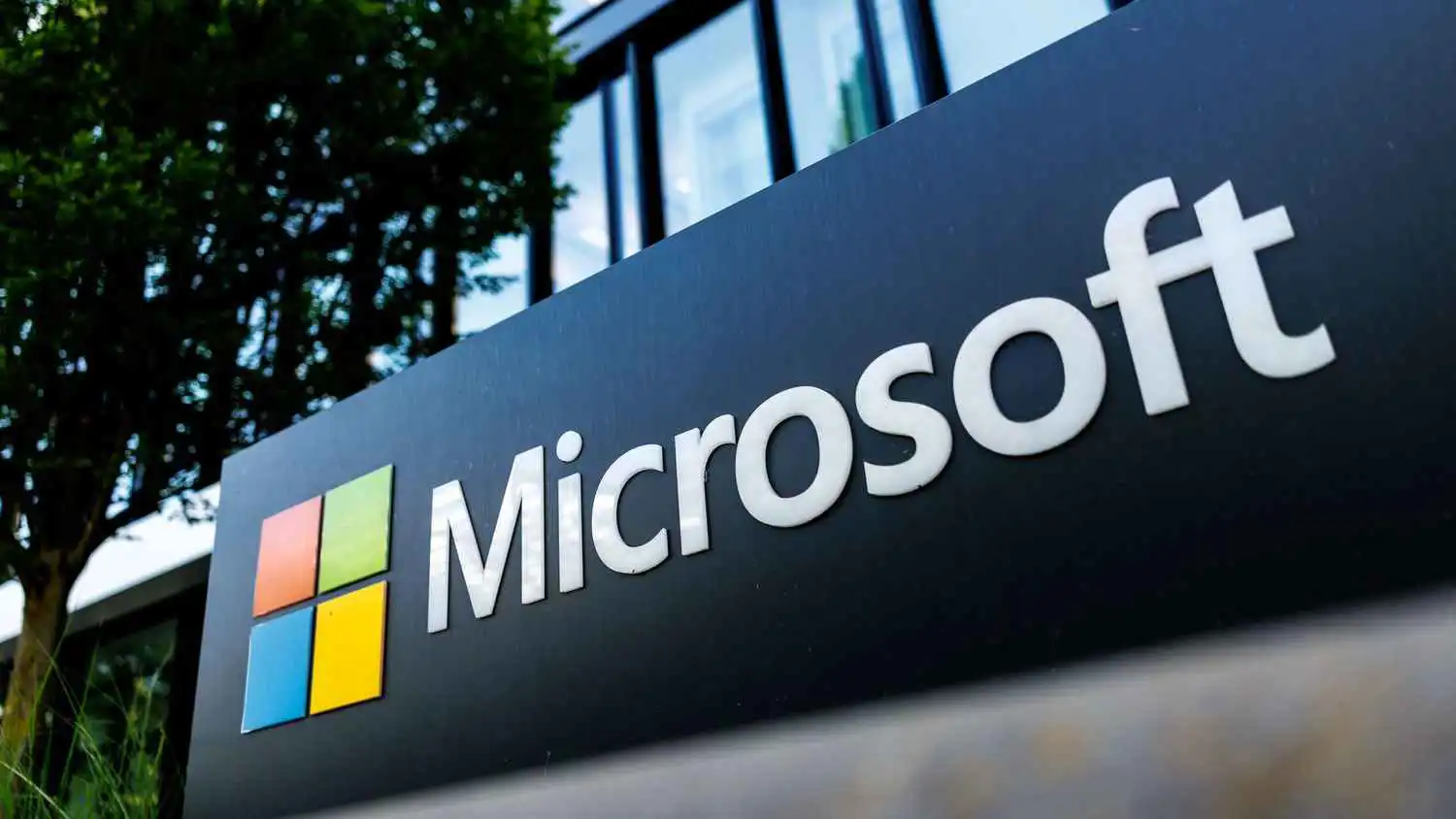 مايكروسوفت تكشف عن تقنية تخزين البيانات على الزجاج